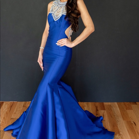 Pageant or prom dress. - Picture 2 of 5